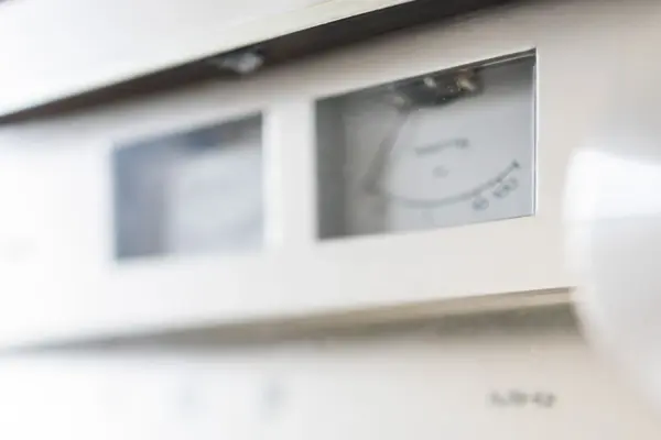 Vumetros de un amplificador HiFi plateado